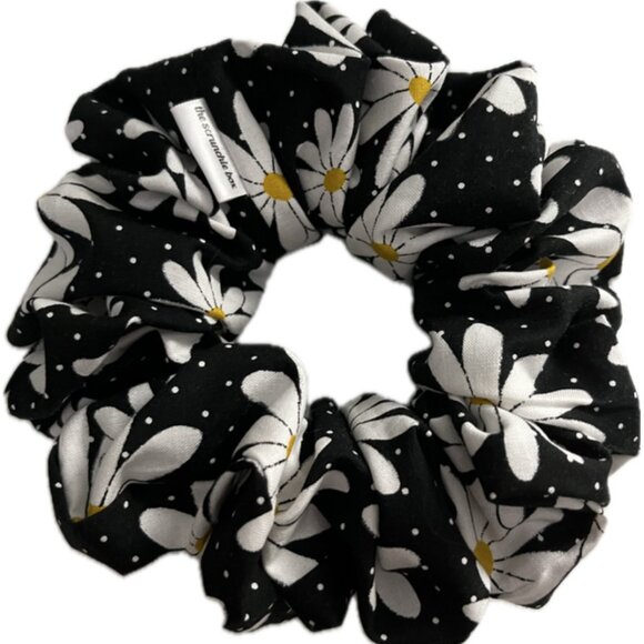 XL Scrunchie- Daisy - Picture 1 of 1